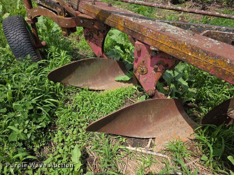 image for item EV2191 Massey Ferguson 86  plow