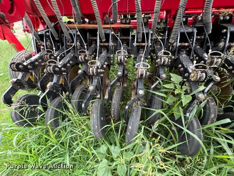 image for item EW0017 Sunflower 9434-30 grain drill