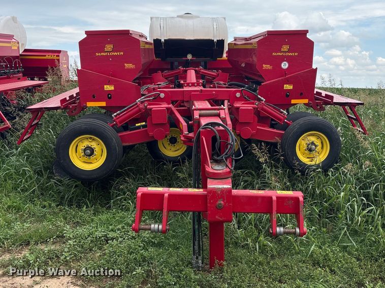 image for item EW0018 Sunflower SF9435 grain drill