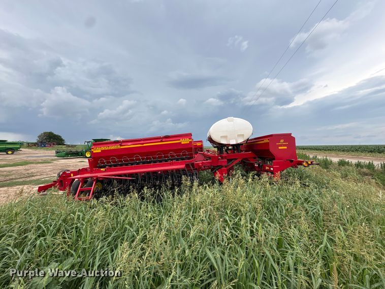 image for item EW0018 Sunflower SF9435 grain drill