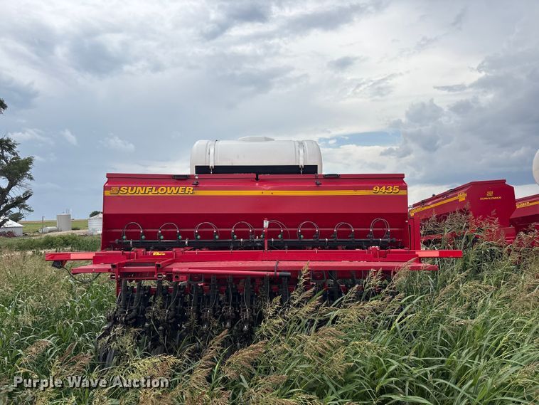 image for item EW0018 Sunflower SF9435 grain drill
