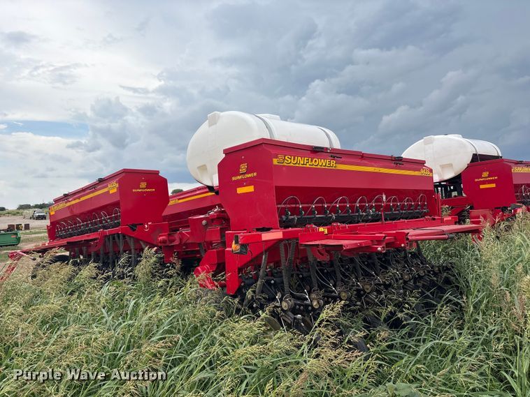 image for item EW0018 Sunflower SF9435 grain drill
