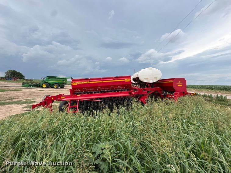image for item EW0018 Sunflower SF9435 grain drill
