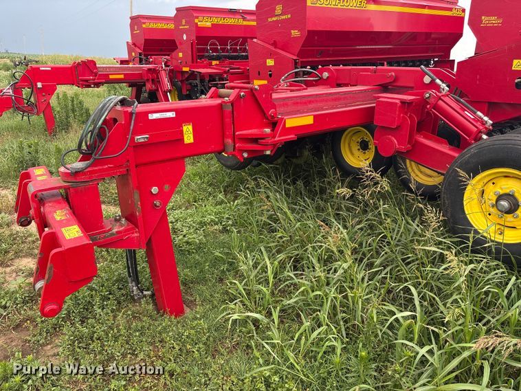 image for item EW0018 Sunflower SF9435 grain drill