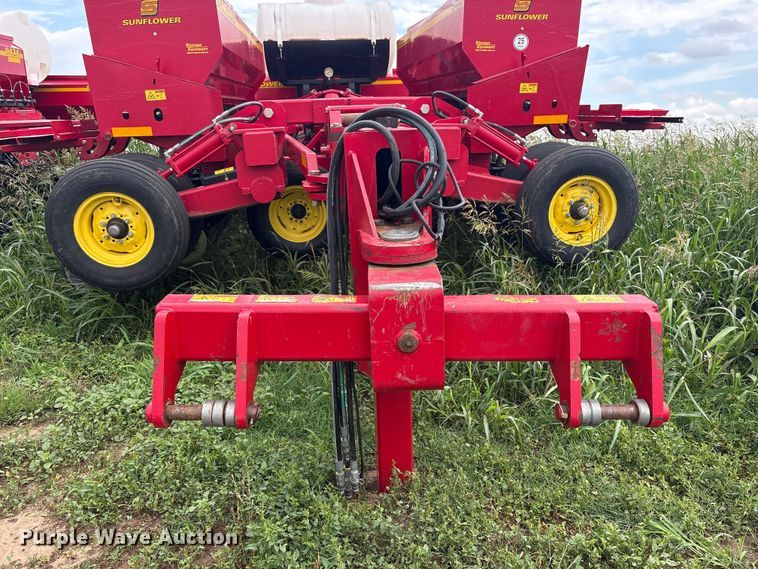 image for item EW0018 Sunflower SF9435 grain drill