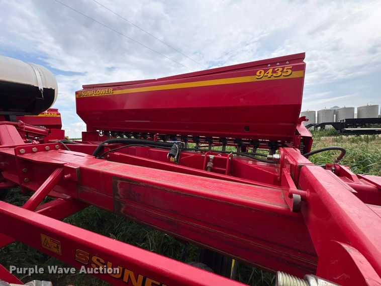 image for item EW0018 Sunflower SF9435 grain drill