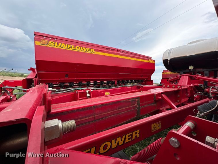 image for item EW0018 Sunflower SF9435 grain drill