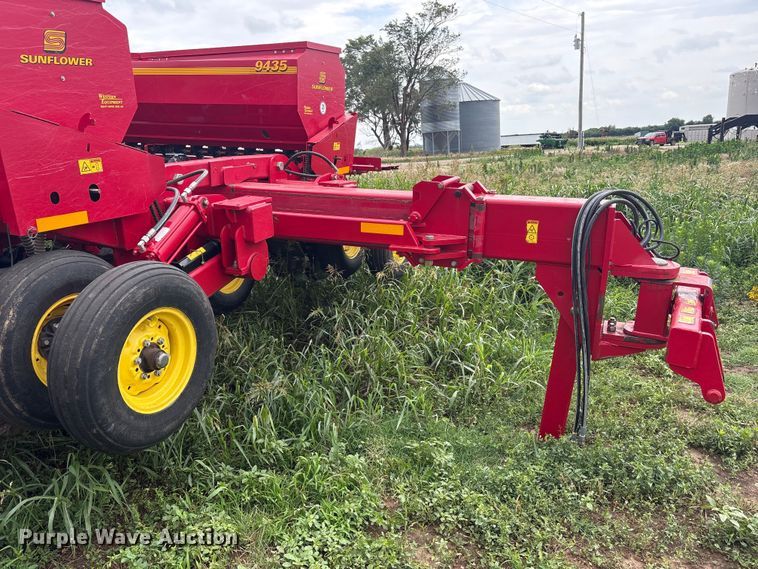 image for item EW0018 Sunflower SF9435 grain drill