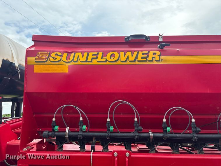 image for item EW0018 Sunflower SF9435 grain drill
