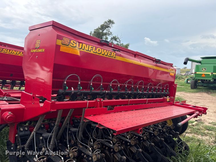 image for item EW0018 Sunflower SF9435 grain drill