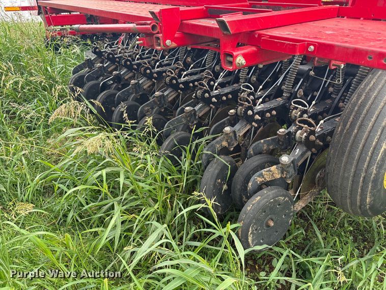 image for item EW0018 Sunflower SF9435 grain drill