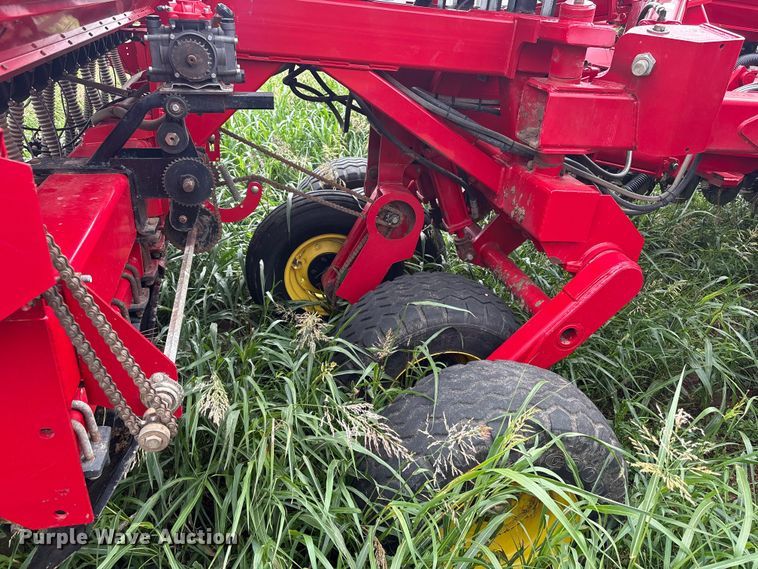image for item EW0018 Sunflower SF9435 grain drill