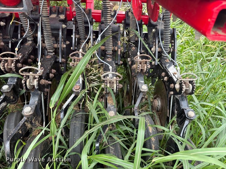 image for item EW0018 Sunflower SF9435 grain drill