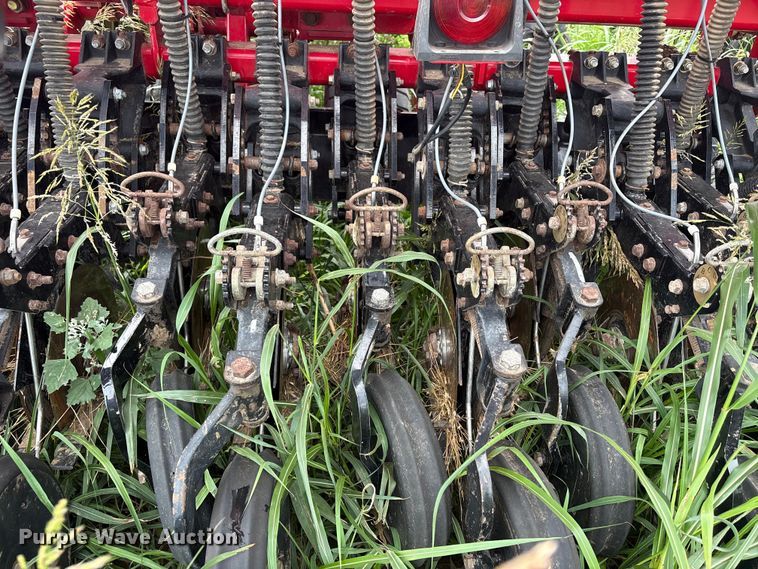 image for item EW0018 Sunflower SF9435 grain drill