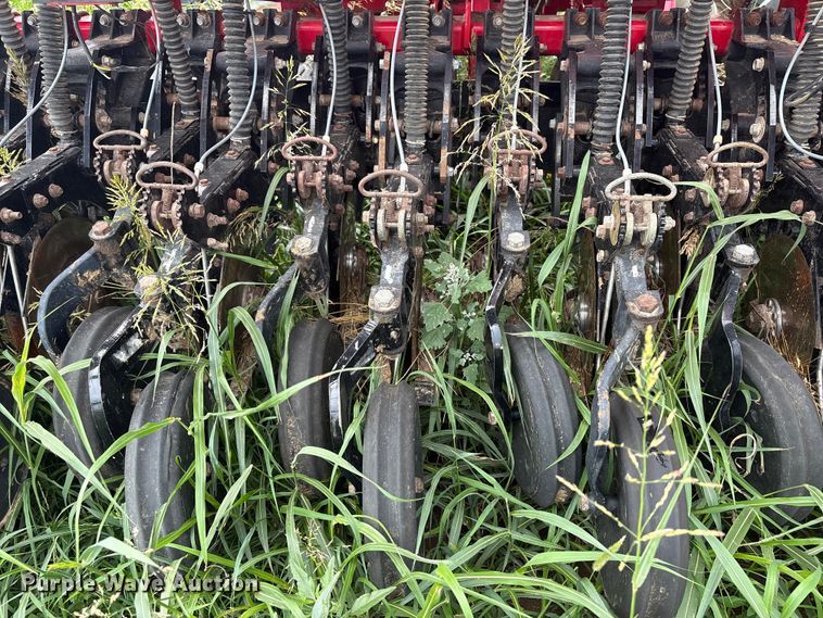 image for item EW0018 Sunflower SF9435 grain drill