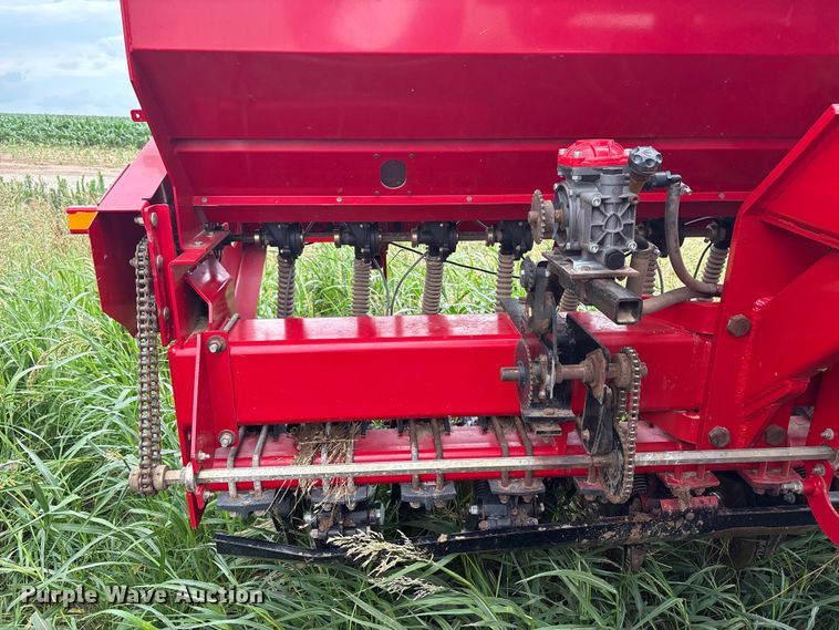 image for item EW0018 Sunflower SF9435 grain drill