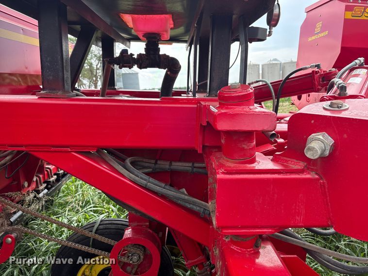 image for item EW0018 Sunflower SF9435 grain drill
