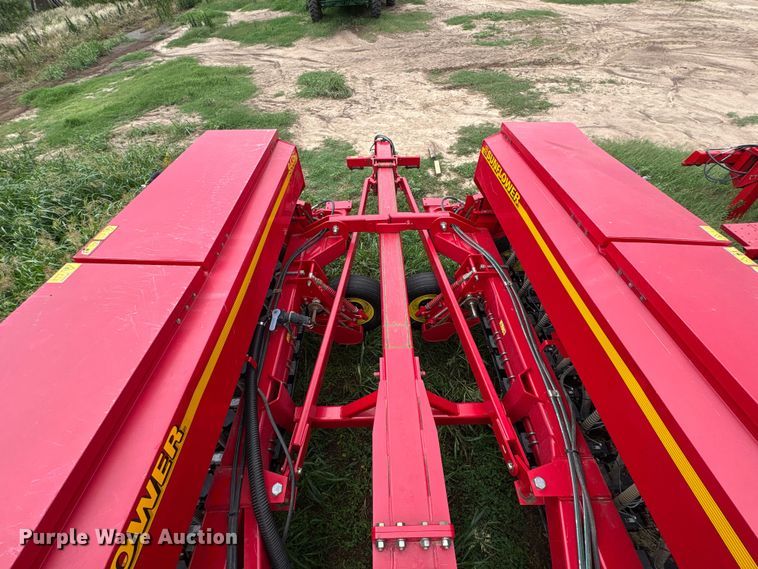 image for item EW0018 Sunflower SF9435 grain drill