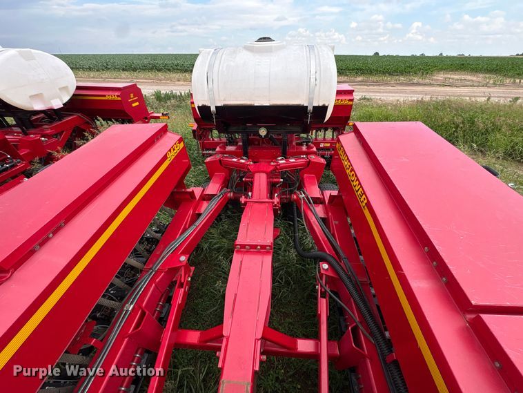 image for item EW0018 Sunflower SF9435 grain drill
