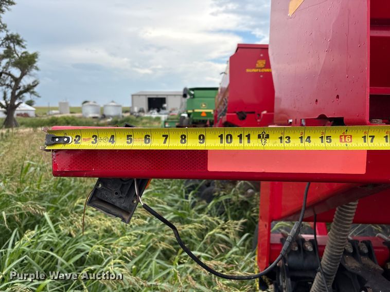 image for item EW0018 Sunflower SF9435 grain drill
