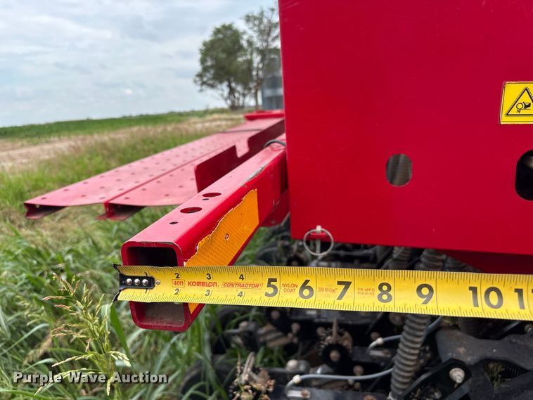 image for item EW0018 Sunflower SF9435 grain drill