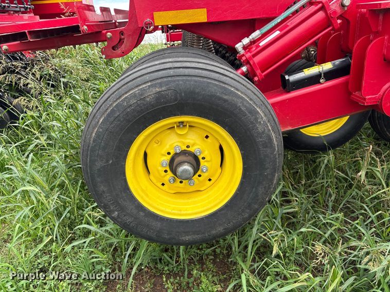 image for item EW0018 Sunflower SF9435 grain drill