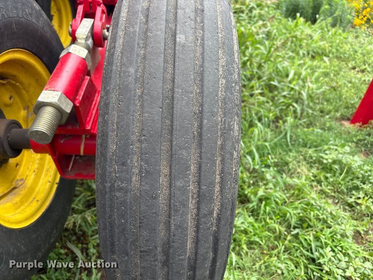 image for item EW0018 Sunflower SF9435 grain drill