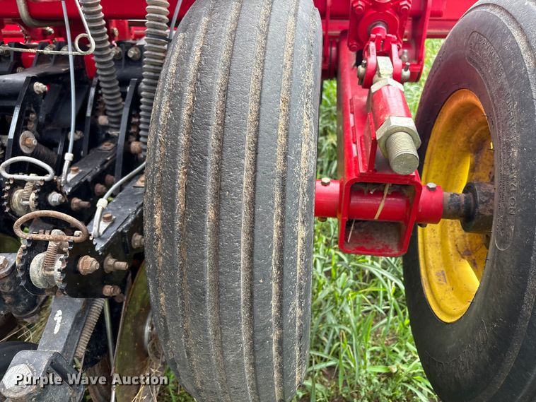 image for item EW0018 Sunflower SF9435 grain drill