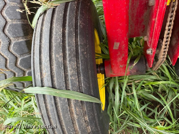 image for item EW0018 Sunflower SF9435 grain drill