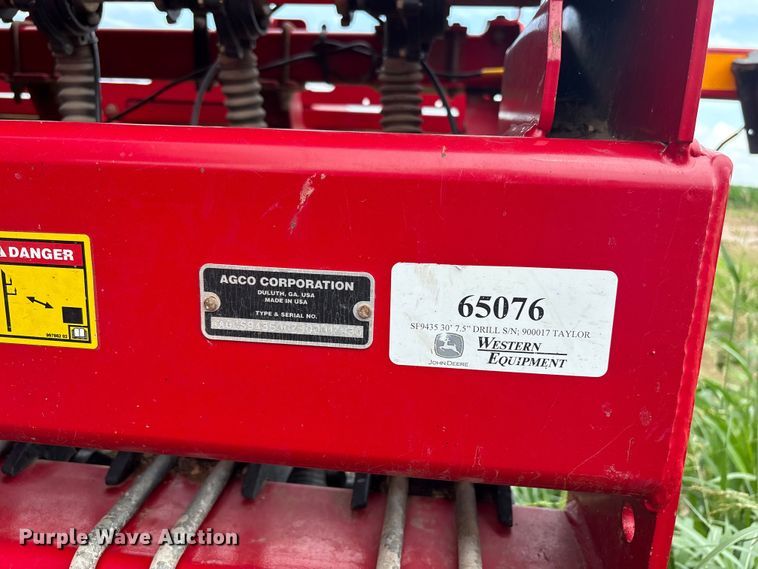 image for item EW0018 Sunflower SF9435 grain drill