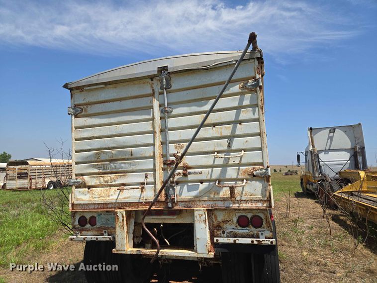 image for item EW0291 1979 Pullman Trailmobile 0VGH-5CAH grain trailer