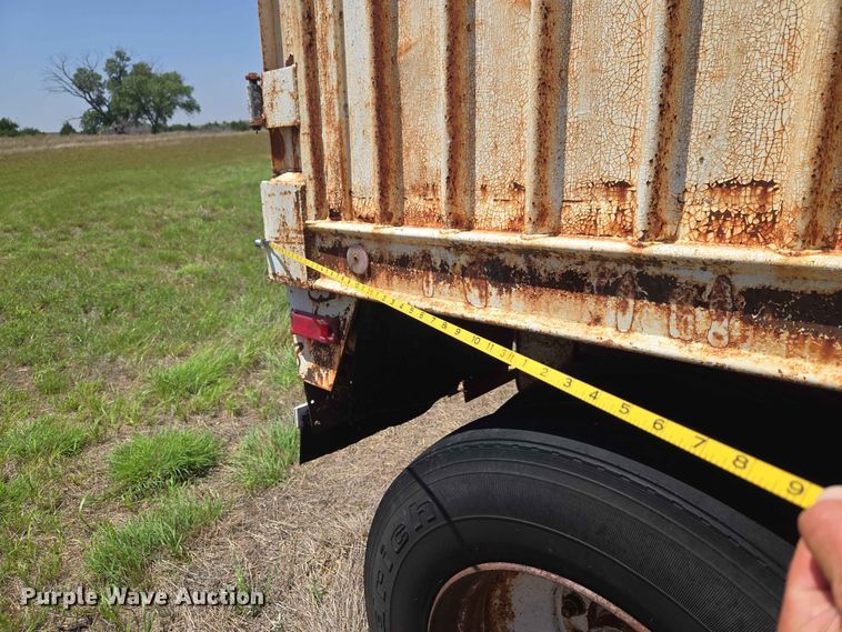 image for item EW0291 1979 Pullman Trailmobile 0VGH-5CAH grain trailer