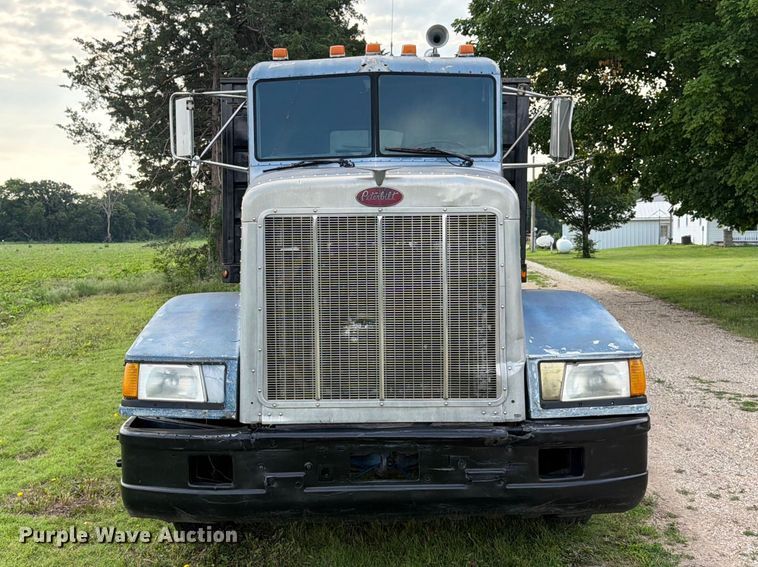 image for item EW4788 1987 Peterbilt 567 grain truck