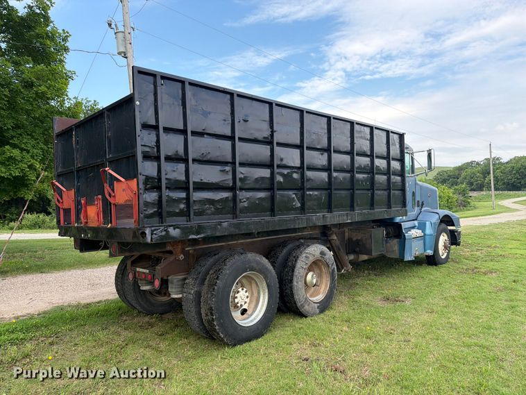 image for item EW4788 1987 Peterbilt 567 grain truck