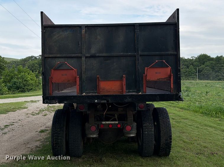 image for item EW4788 1987 Peterbilt 567 grain truck