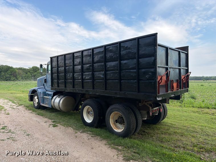 image for item EW4788 1987 Peterbilt 567 grain truck