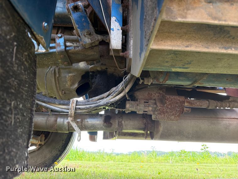image for item EW4788 1987 Peterbilt 567 grain truck