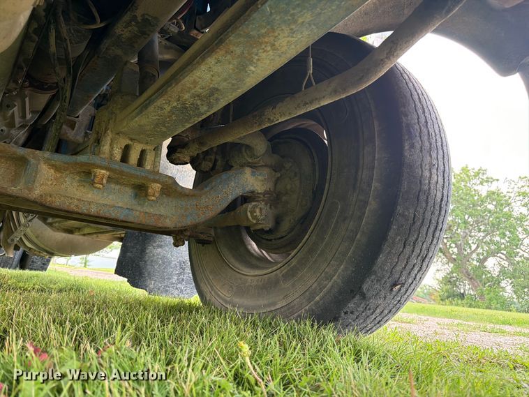 image for item EW4788 1987 Peterbilt 567 grain truck
