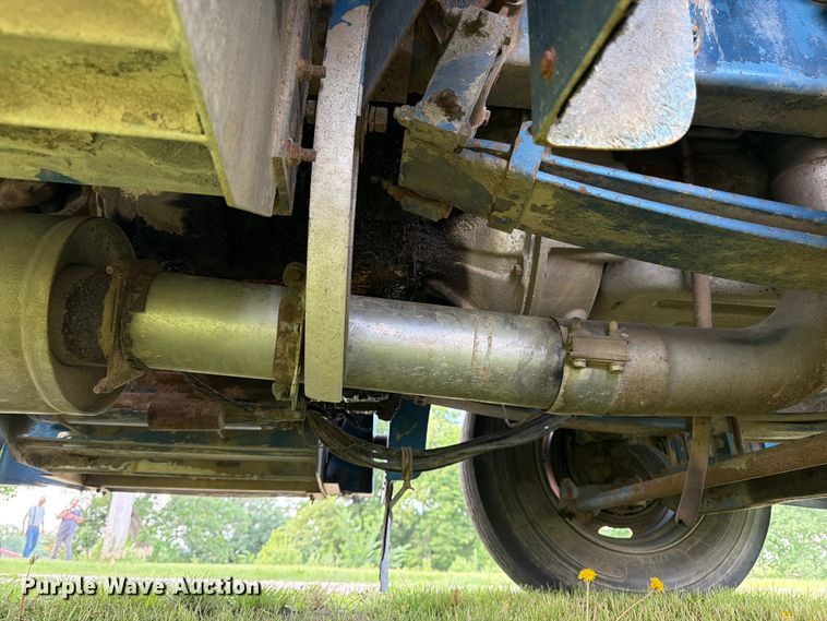 image for item EW4788 1987 Peterbilt 567 grain truck