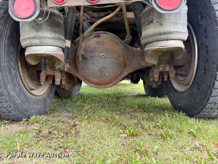 image for item EW4788 1987 Peterbilt 567 grain truck