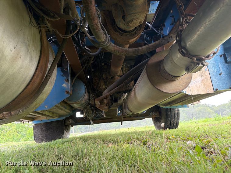 image for item EW4788 1987 Peterbilt 567 grain truck