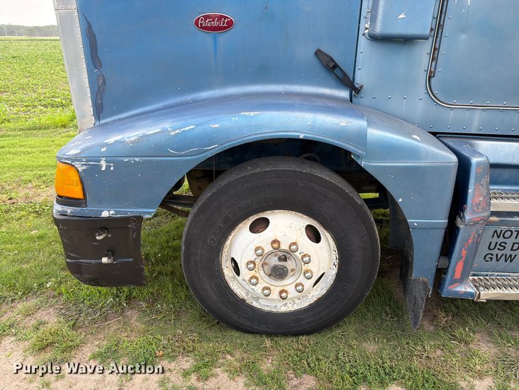 image for item EW4788 1987 Peterbilt 567 grain truck