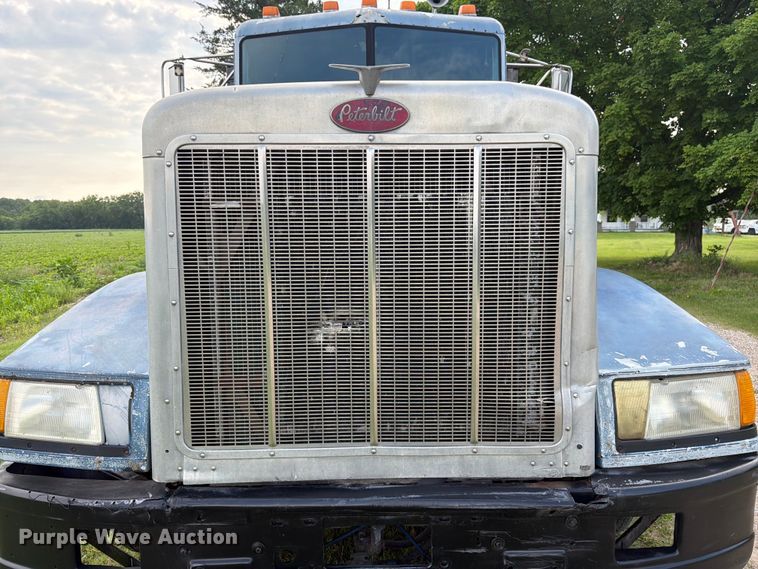 image for item EW4788 1987 Peterbilt 567 grain truck