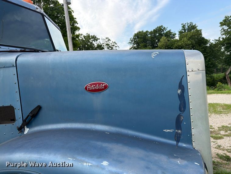 image for item EW4788 1987 Peterbilt 567 grain truck