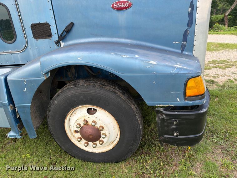 image for item EW4788 1987 Peterbilt 567 grain truck