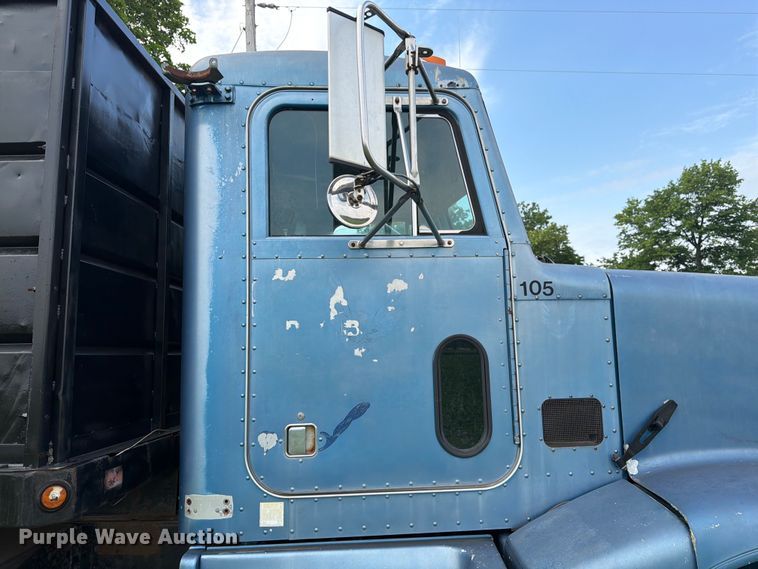 image for item EW4788 1987 Peterbilt 567 grain truck
