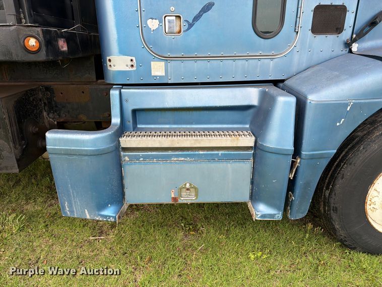 image for item EW4788 1987 Peterbilt 567 grain truck