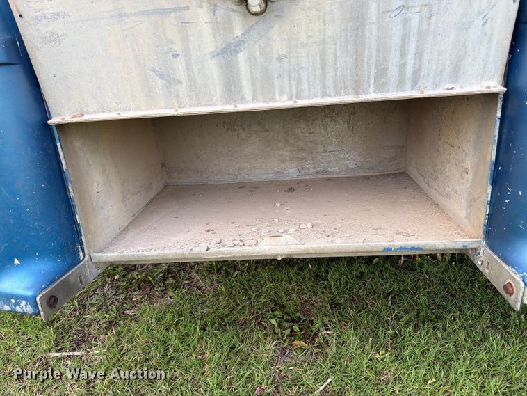 image for item EW4788 1987 Peterbilt 567 grain truck