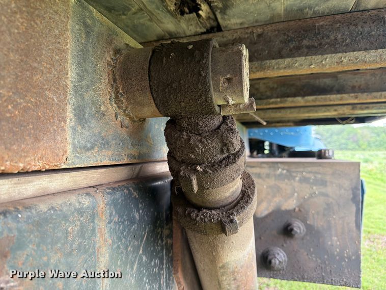 image for item EW4788 1987 Peterbilt 567 grain truck