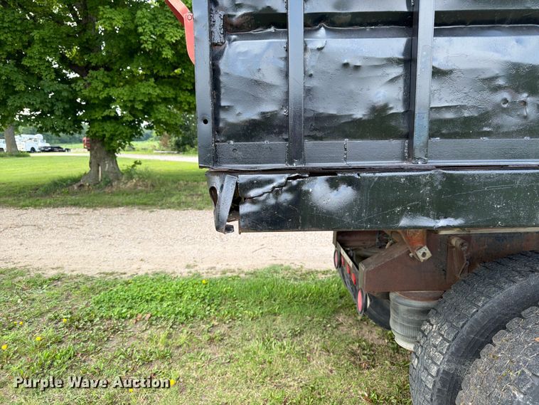 image for item EW4788 1987 Peterbilt 567 grain truck
